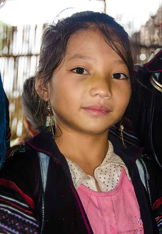 204 - Vietnam - Sapa - joven etnia Hmong negro